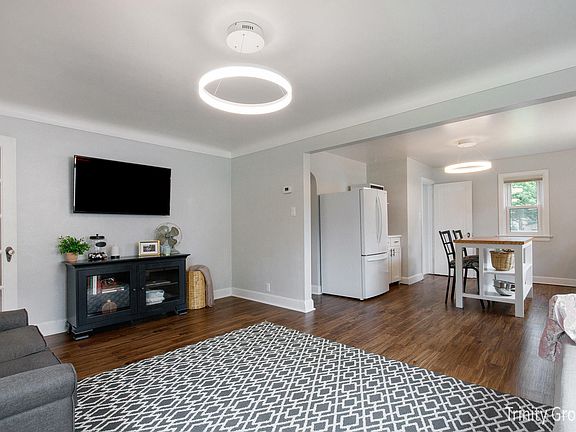 5th image of 169 Dartmouth Ave
