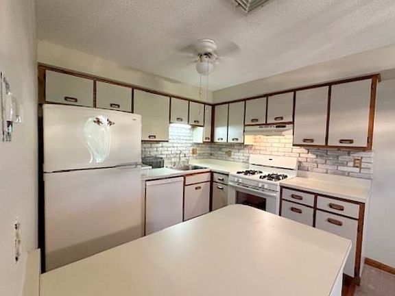 4th image of 236 Stonebridge Drive