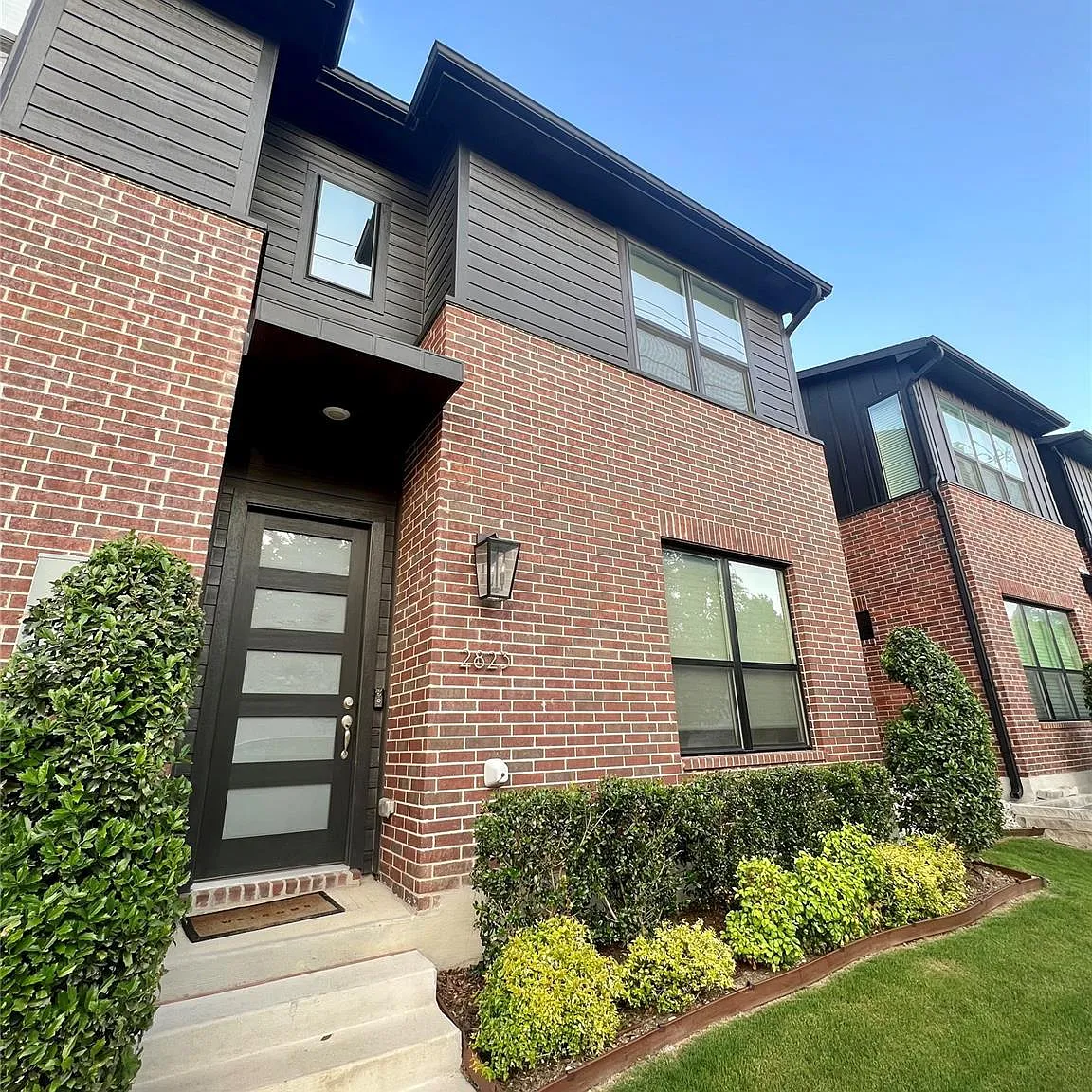 3 bed, 2.5 bath, 1945 sqft, $2,500 — Photo 1