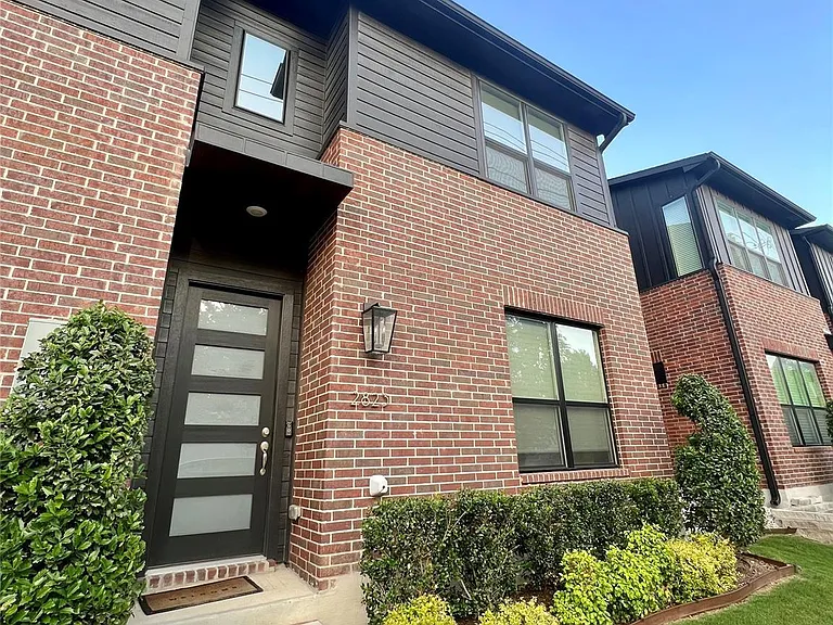 2823 Stanley Ave — Photo 1