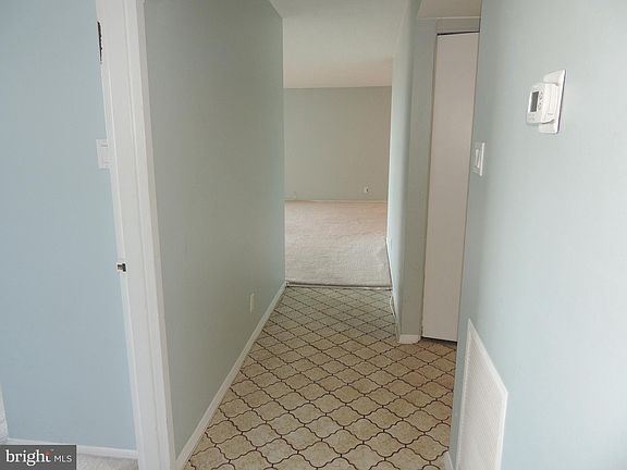 5th image of 3800 Fairfax Dr APT 1511