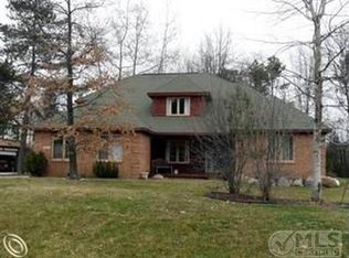 2920 Spruce Ln, Oxford, MI 48371