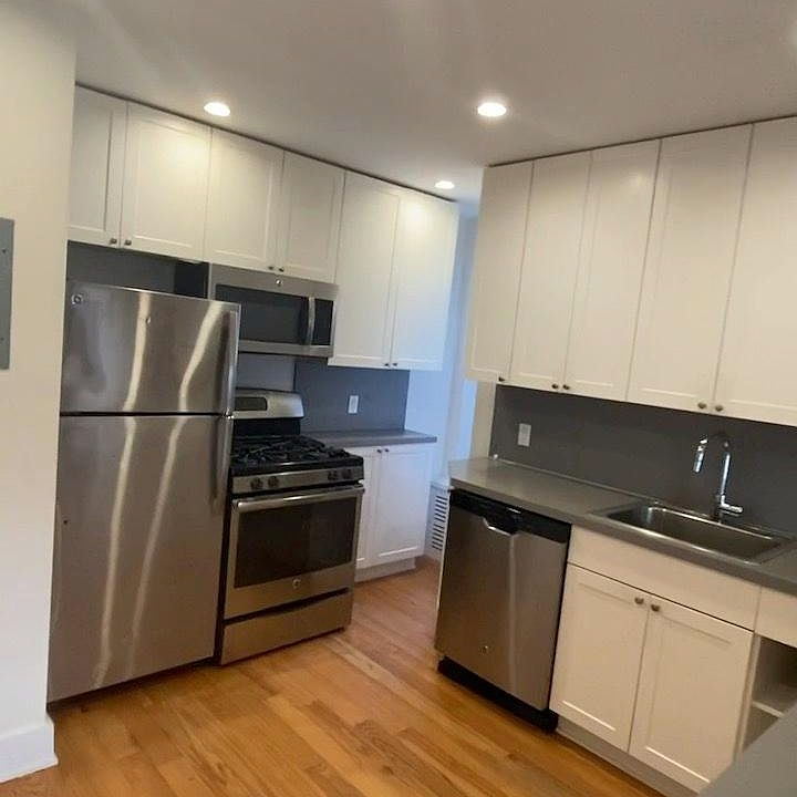 1st image of 20210 42nd Ave #1F