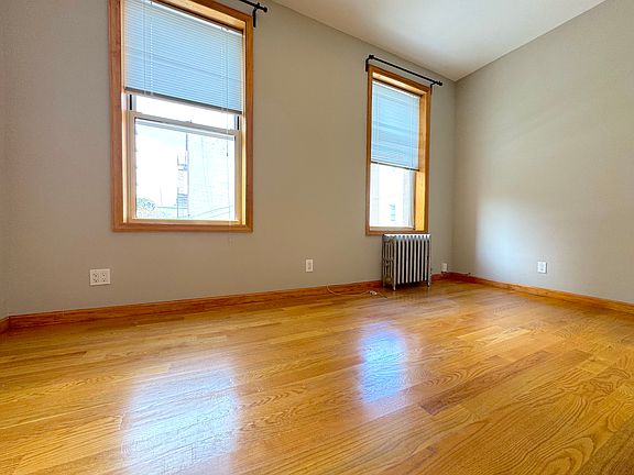 5th image of 168 Bedford Ave APT 2