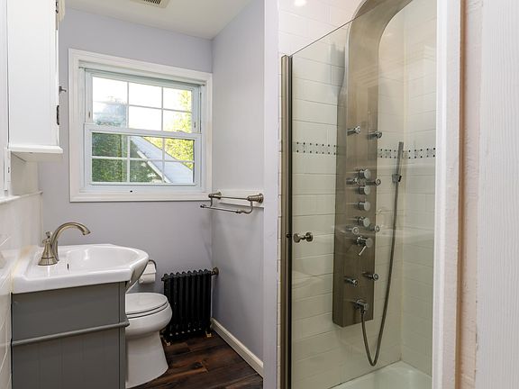 Full bath on 2nd floor.