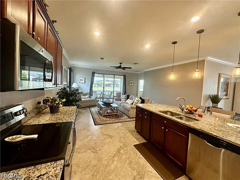 11600 Golden Oak Ter — Photo 2