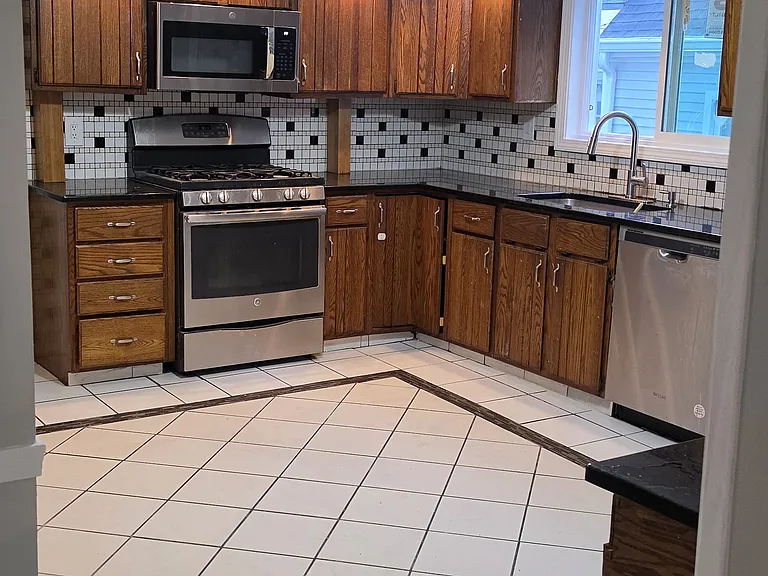 304 Park St #1 — Photo 8