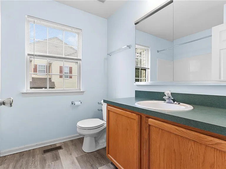 8100 Cross Creek Cir — Photo 32