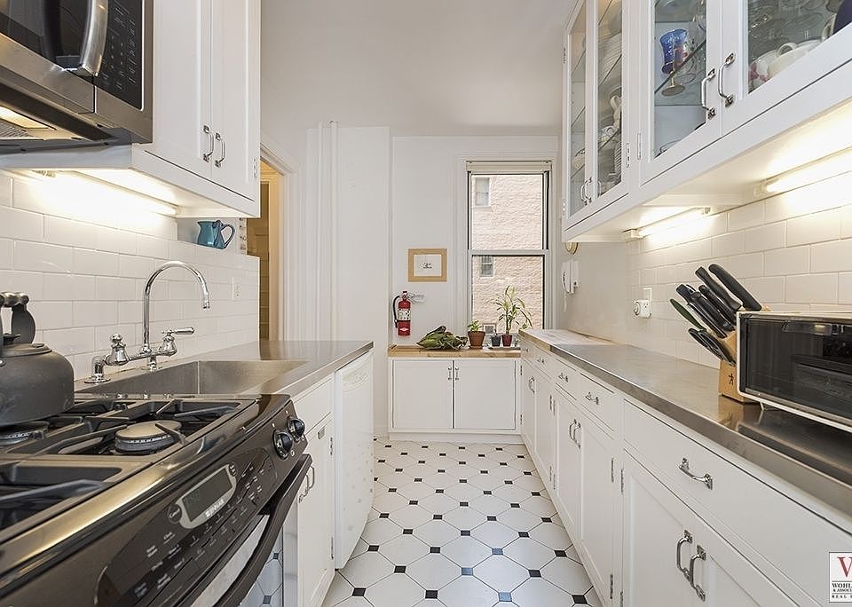 1st image of 300 W 108th St APT 4D