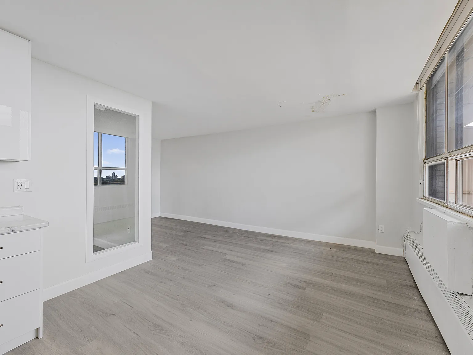65 Thorncliffe Park Drive Toronto — Photo 4