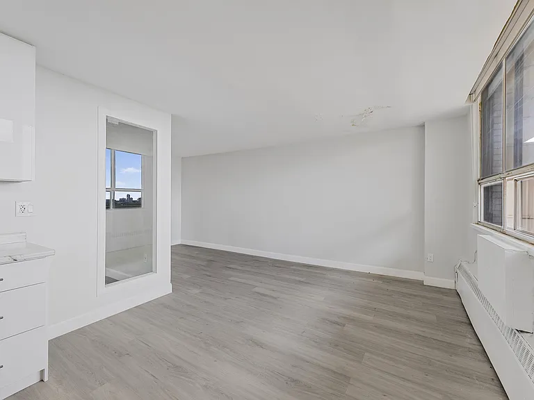 65 Thorncliffe Park Dr #2108 — Photo 4