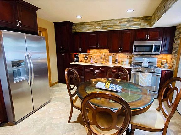 3rd image of 80 Cantiague Ln