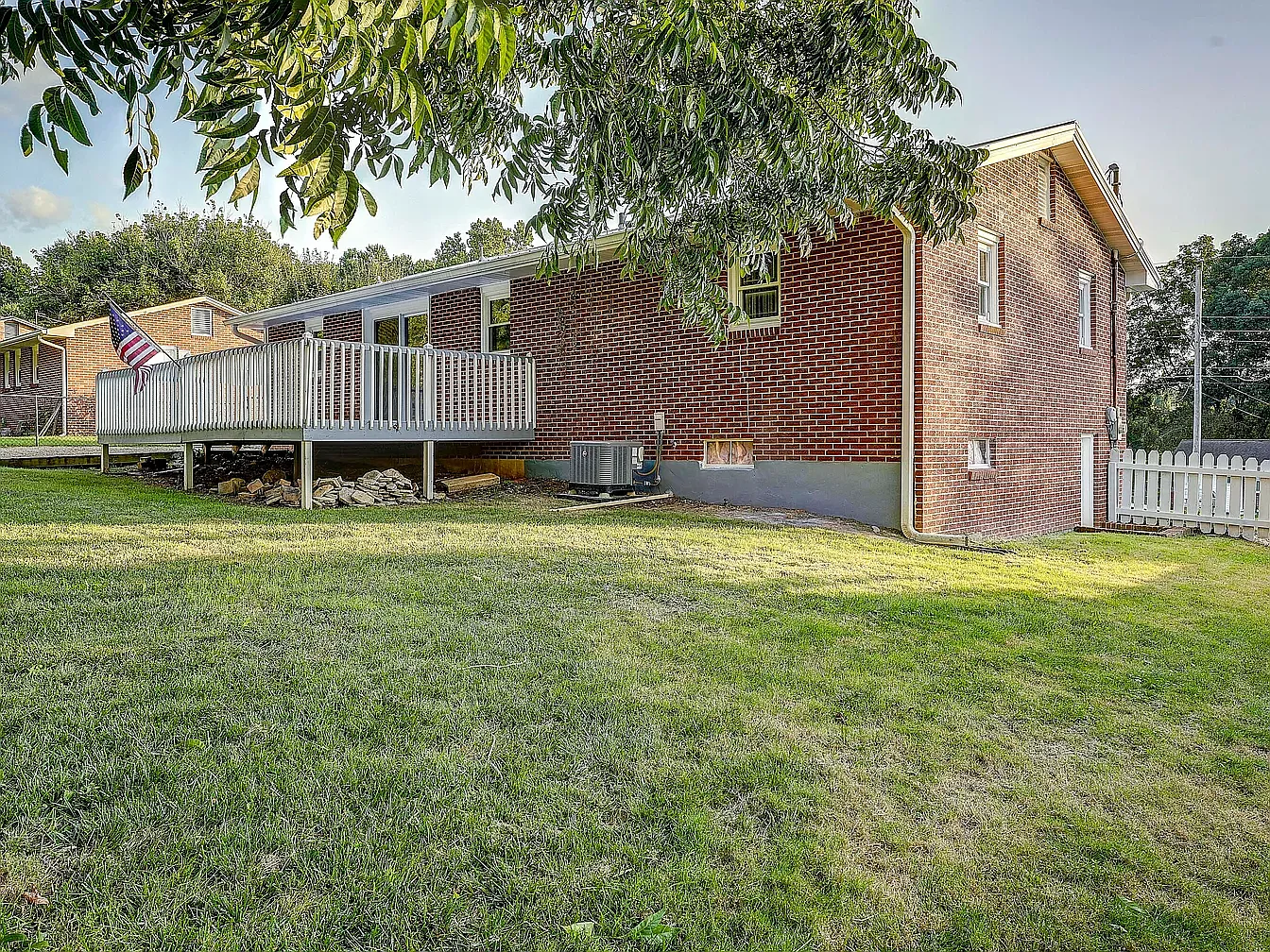 4 bed, 1225 sqft, $1,600 — Photo 3