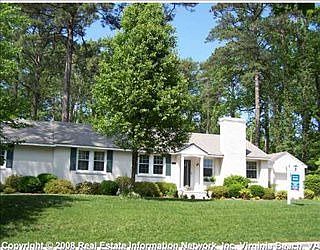 1st image of 912 Bay Colony Dr