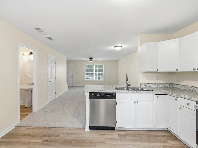 105 Westchester Dr #A8 — Photo 10