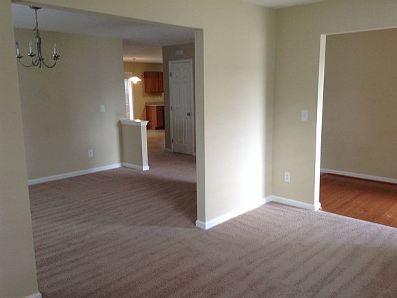 3rd image of 709 Weeping Willow Dr