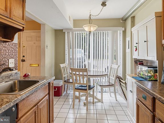 3rd image of 205 Saratoga Ct
