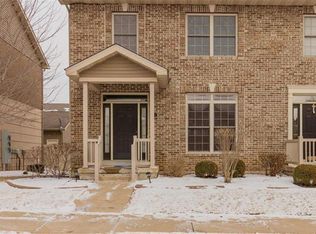 513 Queens Court Pl, Saint Peters, MO 63376