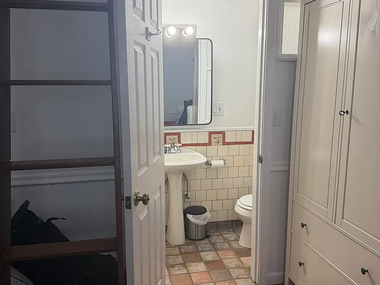 2328 Ward St — Photo 4