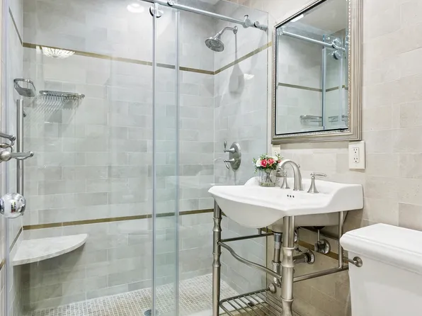 209 East 56th Street image 5 of 5