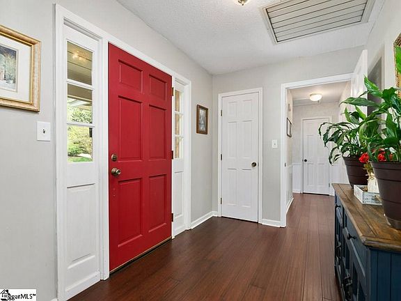 4th image of 43 Woodwind Dr