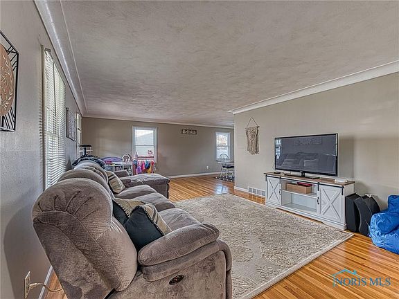 4th image of 2802 Provincetowne Dr