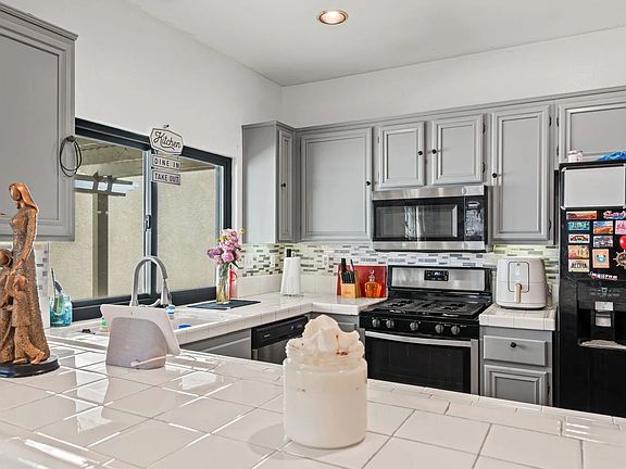 5th image of 1844 San Sebastian Ave