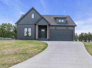 24 Harding Rd, Lawrenceburg, TN 38464