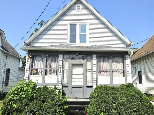 228 Cottage Ave, Galesburg, IL 61401