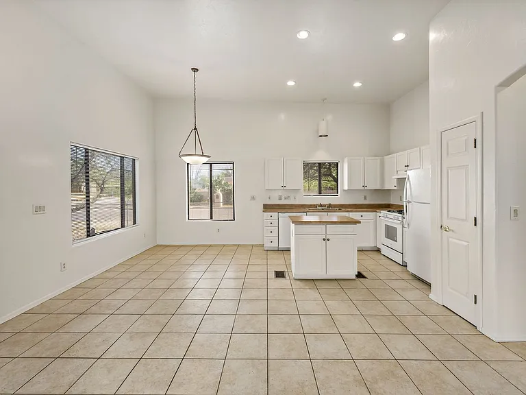 1317 N Howard Blvd — Photo 12