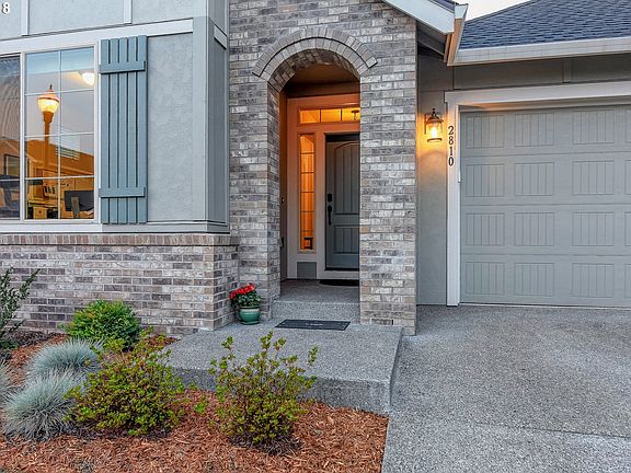 3rd image of 2810 NE 187th Pl