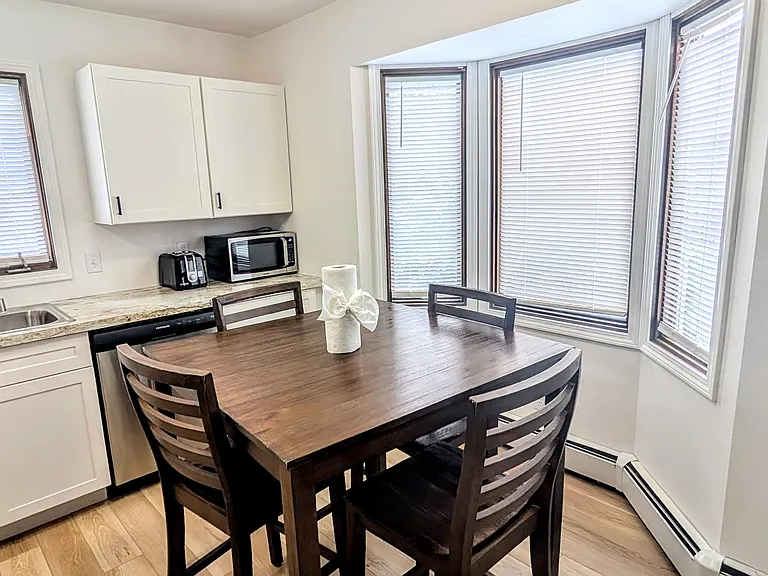 1401 Cordova St #4 — Photo 7