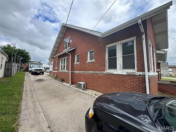 2nd image of 212 W North St