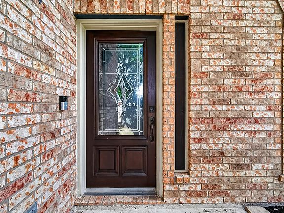 3rd image of 6602 Millford Ct