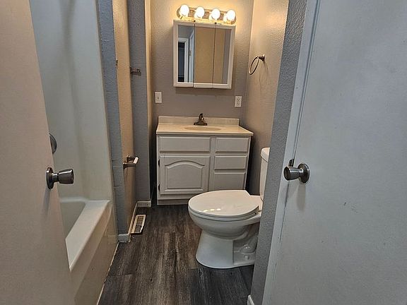 3rd image of 1022 15th Ave APT 4