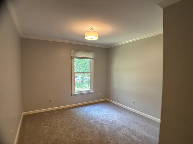1121 Clifton Ln — Photo 11
