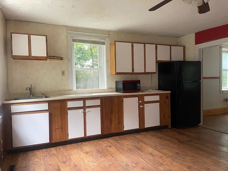 977 Riverside Dr #B — Photo 2