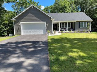 2 Trappers Ln, East Greenwich, RI 02818