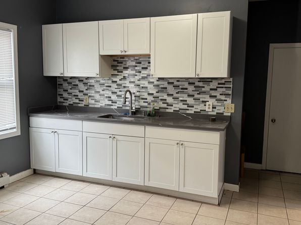 346 Douglas Ave #1