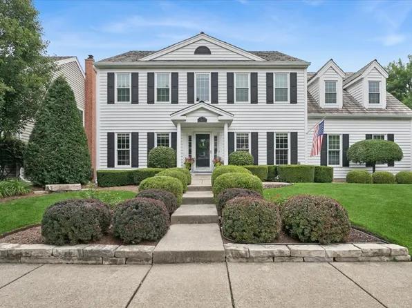 667 Waterbury Ave, Gurnee, IL 60031