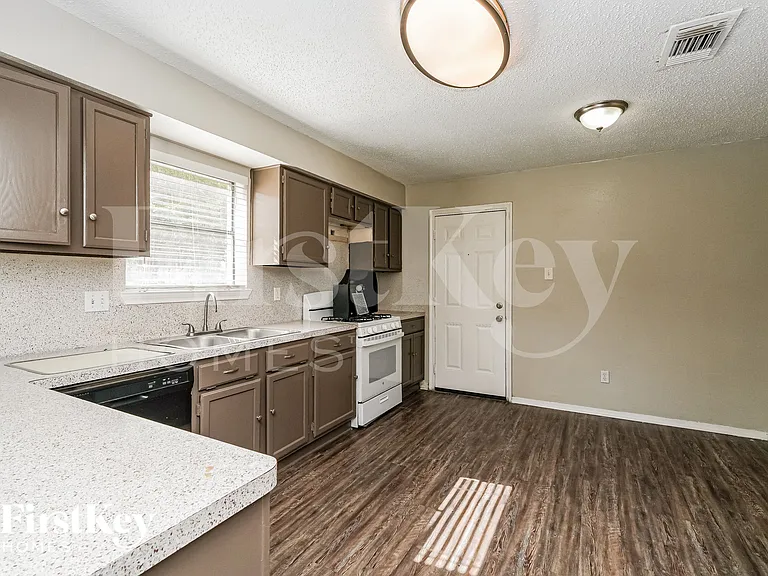 15511 Evergreen Grove Dr — Photo 9