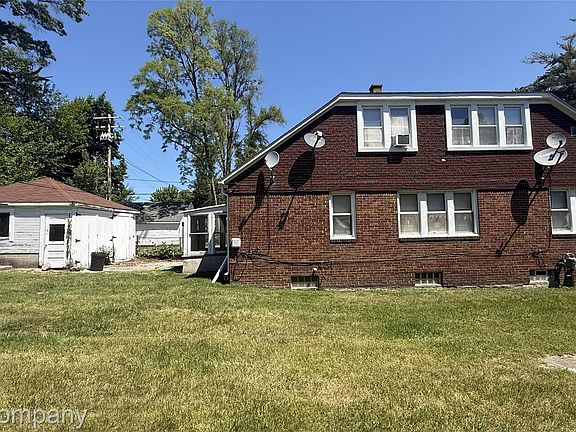 4th image of 17403 Quincy St
