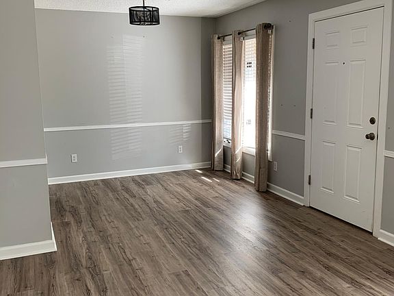 2nd image of 32 Mellor Ln