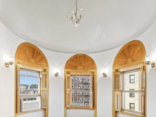 7722 Broadway image 27 of 47