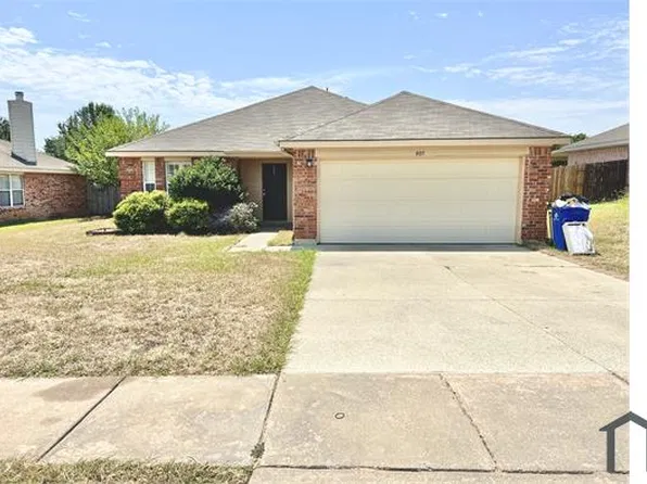805 Edgehill Rd, Burleson, TX 76028