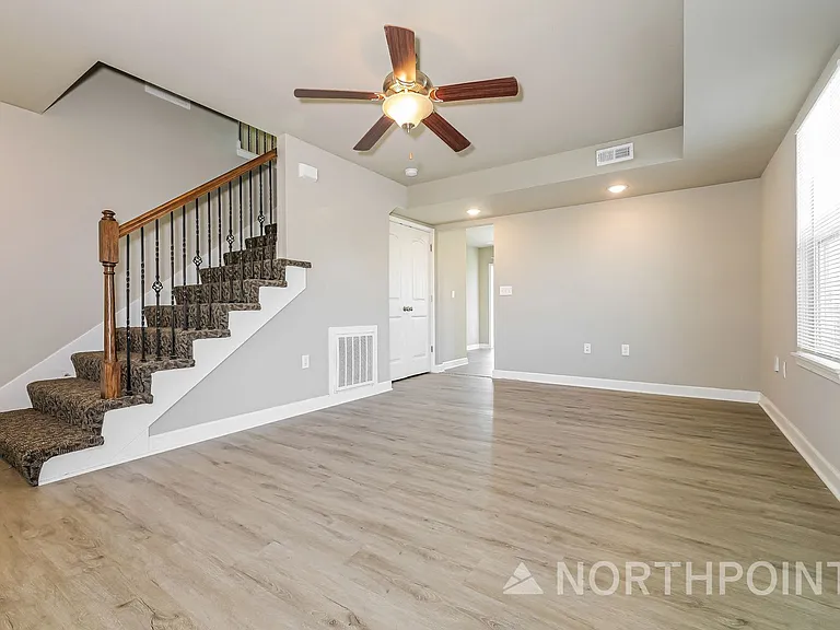 102 SW Rose St — Photo 4