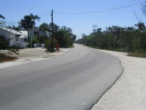 Exterior Neighborhood (street photo)