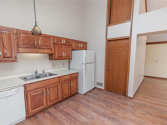 4th image of 1 Pinewood Dr