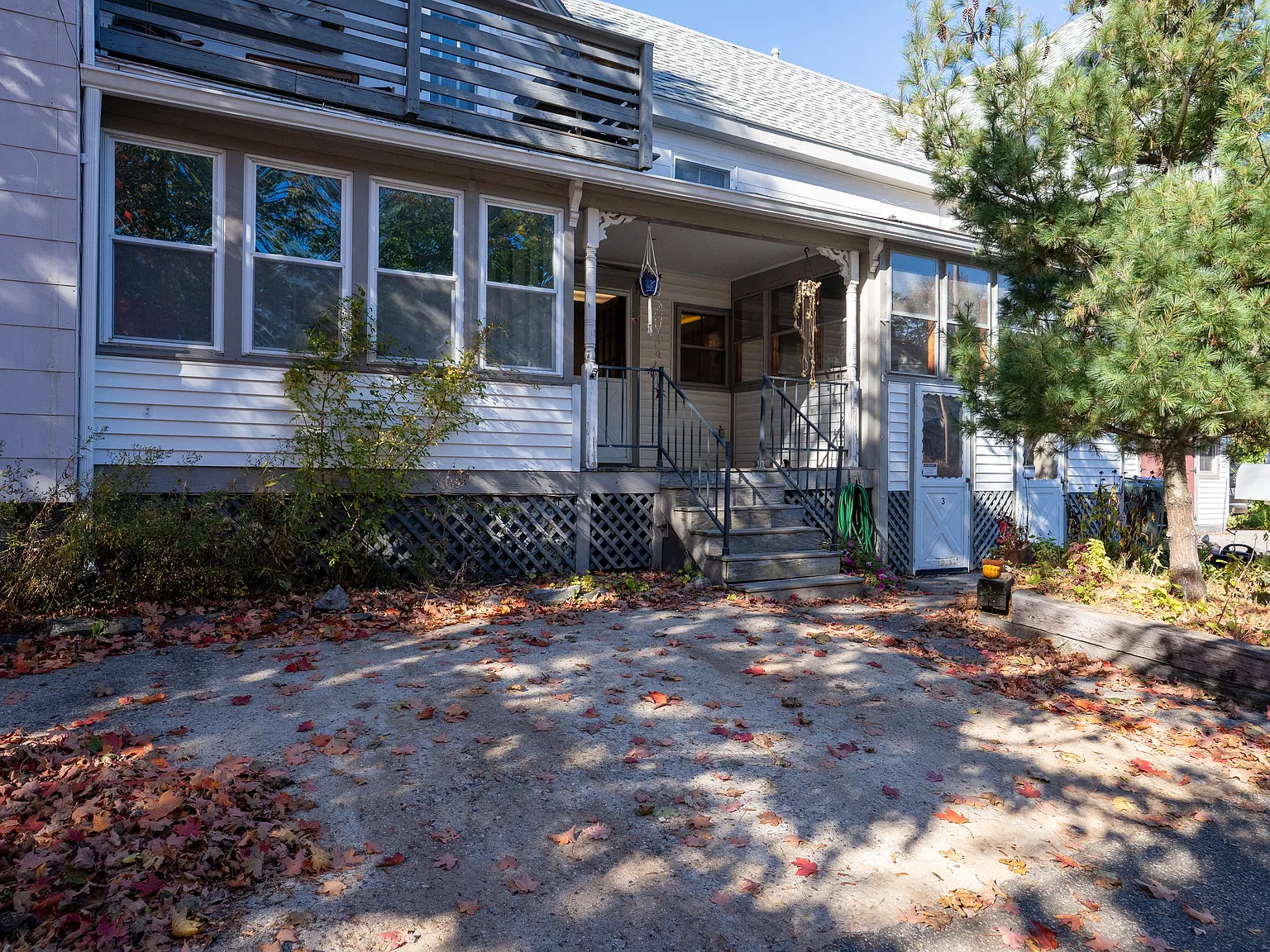 184 Elm St — Photo 2