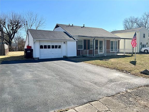 2nd image of 1992 Drake Dr